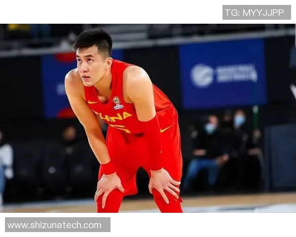 郭艾伦带领中国男篮迎战国际强队展现出色球技与团队合作精神